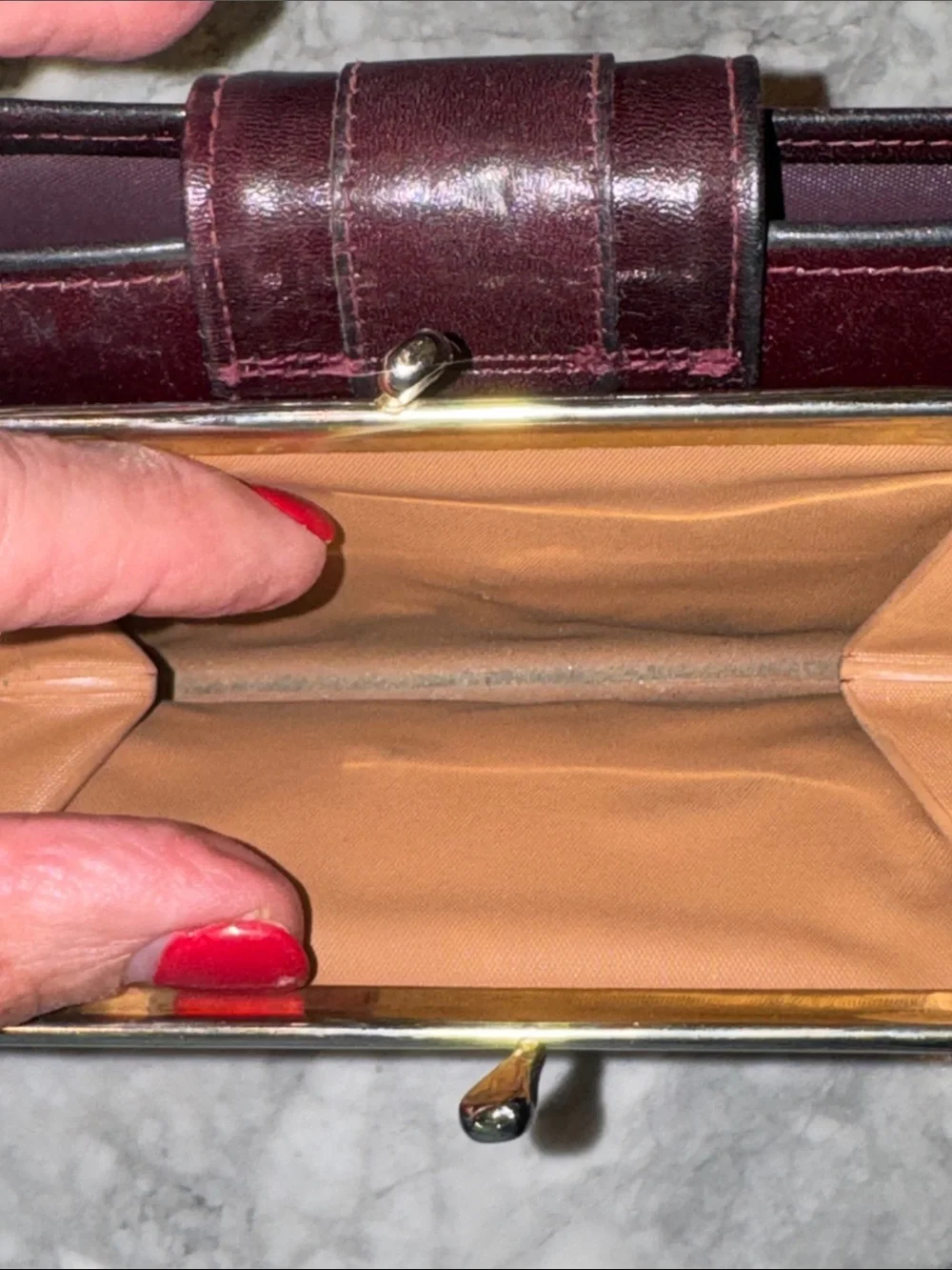 Di Lido Vintage Leather Continental Wallet in Deep Burgundy with Kiss Lock - Picture 3 of 8